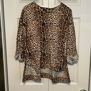 Umgee Women’s‎ Jaguar Animal  Cuffed sleeve Small Sweater Top chest 24 length 24